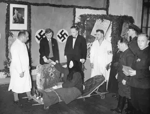 Helps: Election service of the Red Cross in Cheb, 1938