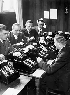Calculators: Election workers during the count of votes after the Reichst