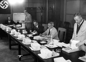 Packages: Election workers at the Kreuzberg district electoral office