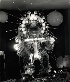 Bulbs: Electric bulb sculpture, Space Knight, Philips shop, Paris
