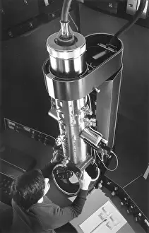 Harwell: ELECTRON MICROSCOPE
