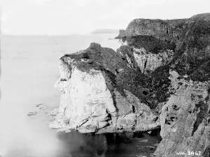 Giants: An elevated and spectacular view of The Giants Head, Portr