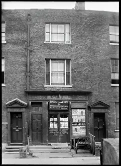 Hamlets: The front elevation of 214 Cable Street