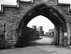 Precincts: ELGIN CATHEDRAL