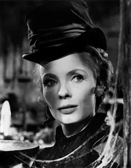 Pathe: Elizabeth Shepherd - actress