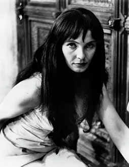 Pathe: Elizabeth Shepherd - actress
