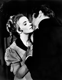 Pathe: Elizabeth Shepherd - Vincent Price