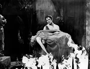 Pathe: Elizabeth Shepherd - Vincent Price