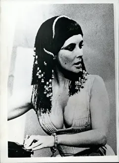 Cleo: Elizabeth Taylor in role of Cleopatra