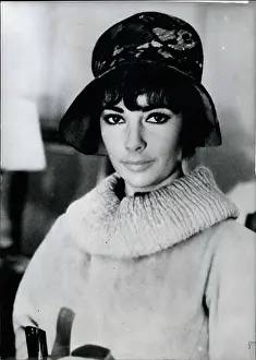 Butterfield: Elizabeth Taylor in a stylish hat