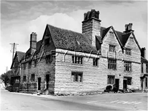 Bidford: ELIZABETHAN HOUSE