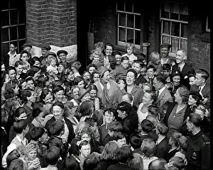 Elsie: Elsie and Doris Waters Calling on People to