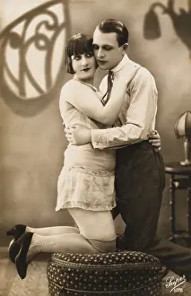 Underclothes: EMBRACING COUPLE/PHOTO