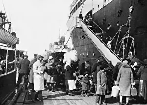 Demographics: Emigrants going aboard, 1930