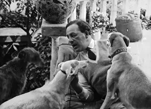 Verita: Emil Ludwig with dogs, 1932