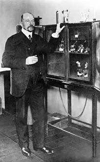 Ehrlich: Emil von Behring in a medicine cabinet