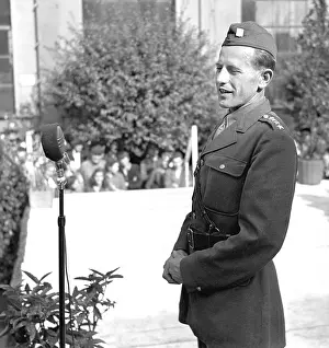 Ideals: Emil Zatopek in army uniform