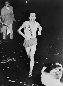 Rs2wn: Emil ZEitopek running in the Saint Silvester