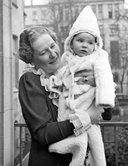 Joachimsthal: Emmy Goering with daughter Edda, 1939