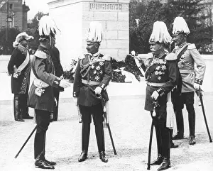 William Ii: Emperor William II. in front of the memorial of Wilhelm