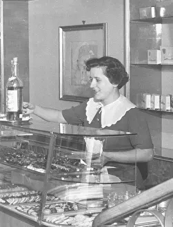 Espresso: Employee in a Viennese espresso