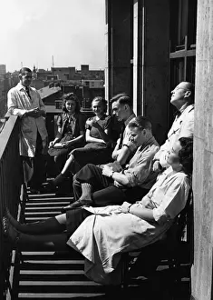 Sunbathe: Employees during the lunch break, 1940