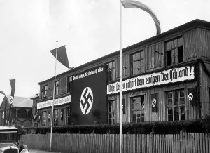 Think: Employment office in Essen before the campaign speech of