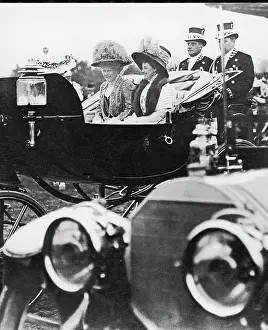 Tempelhofer: Empress at the spring parade
