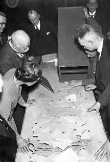 Emptying: Emptying the ballot boxes after the Reichstag elections