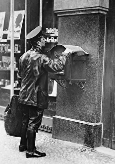 Sweeps: Emptying and dusting of the mailbox, 1932