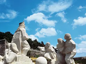 Encounter: Encounter between two Worlds. Sculpture. Spain