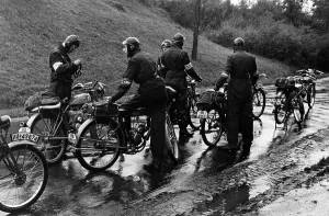 Hitlerjugend: Engine breakdown at the Motor HJ, 1936