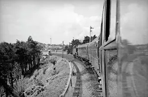 Curving: Engine and carriages curving along track