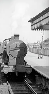 Locomotives: Engine entering a station