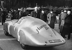 Bitterfeld: Engineer Haeberle with its diesel car of Hanomag, 1939
