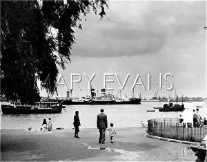 Thameside: ENGLAND/GRAVESEND