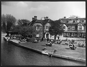 Nicer: ENGLAND/MARLOW