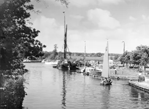 Beccles: ENGLAND/RIVER WAVENEY