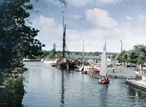 Beccles: ENGLAND/RIVER WAVENEY