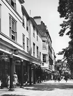Colonnaded: ENGLAND/TUNBRIDGE WELLS
