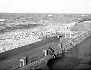 Lash: ENGLISH SEASIDE RESORT