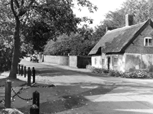Dunsmore: ENGLISH THATCHED COTTAGE