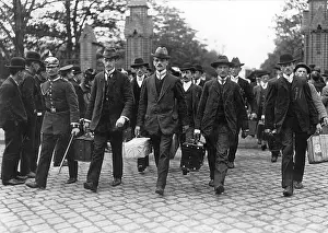 Enlist: Enlisting of reservists at the outbreak of war, 1914