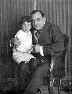 Caruso: Enrico Caruso with his son, 1909