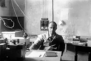 Fermi: Enrico Fermi in a laboratory