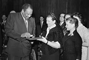 Robeson: Ensemble Beryozka awarded in Moscow