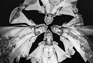 Altay: Ensemble on stage