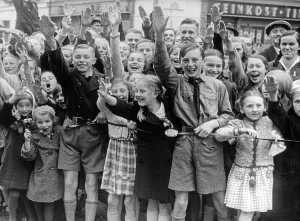 Cheer: Enthusiastic children and adolescents in As