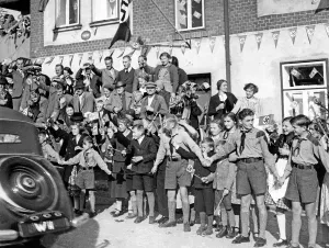 Greeted: Enthusiastic people in Weidenau, 1938