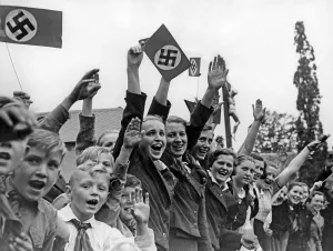 Cheering: Enthusiastic population in Hainspach, 1938
